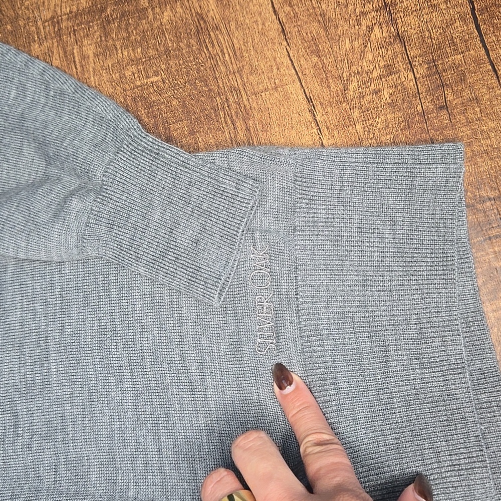 Cutter and Buck Light Gray V Neck Sweater Merino Wool Blend XL Minimalist - Picture 3 of 7